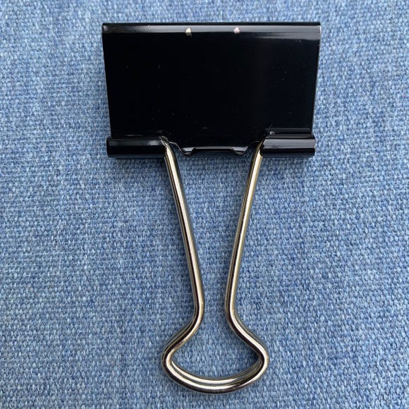 Medium Binder Clips 1 1/4" w - 1/2" cap - 12/Pack - Picture 3 of 5